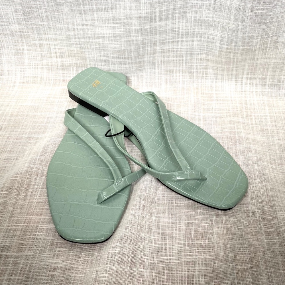 Crocodile Pattern Flip Flops